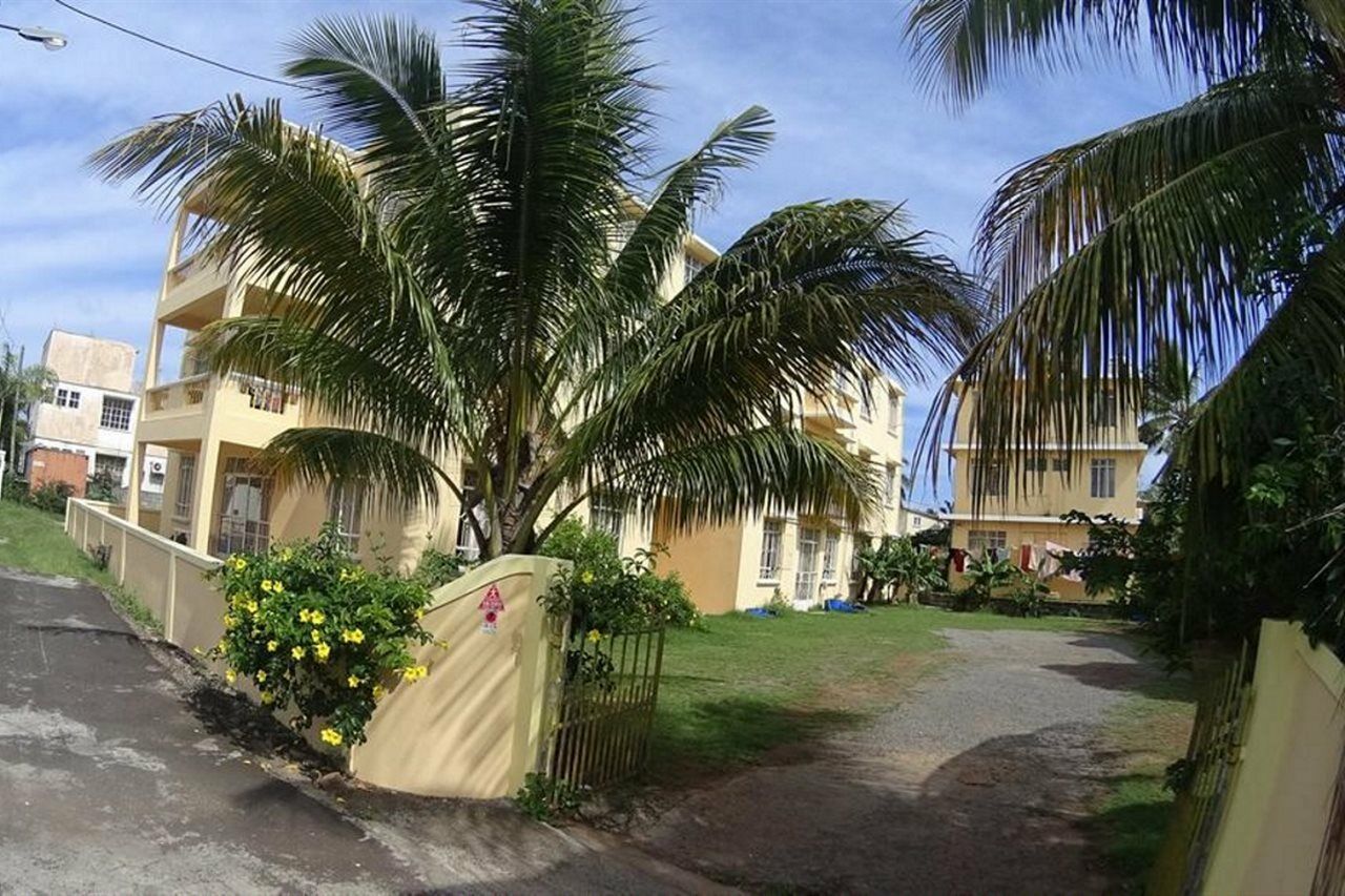 Allamanda Apartments - 100M Bain Boeuf Beach Екстериор снимка